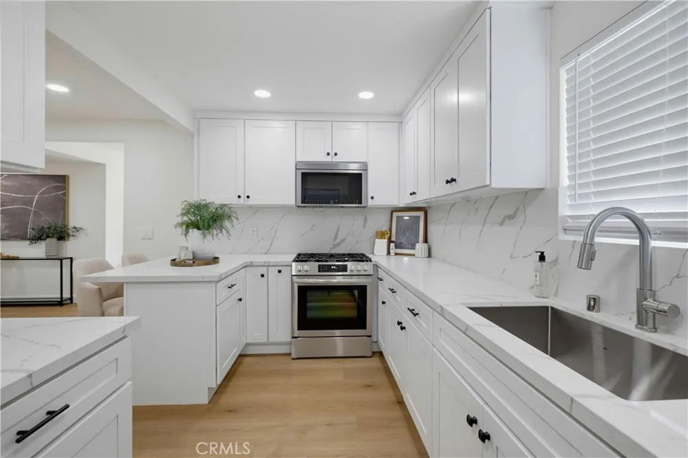 2924 W Mcfadden Santa Ana, CA 92704