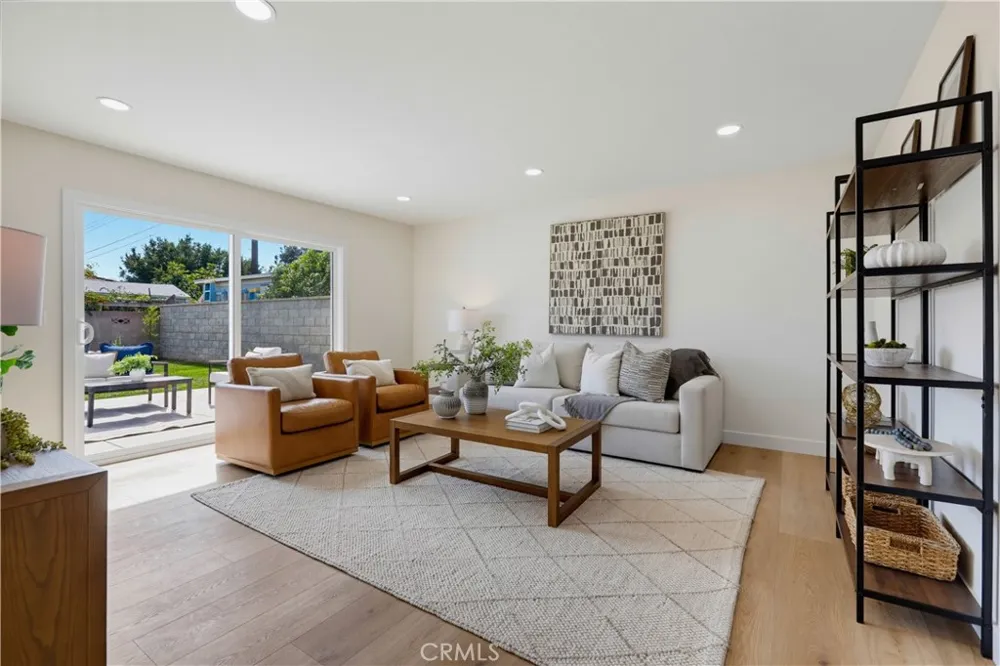 2924 W Mcfadden Santa Ana, CA 92704