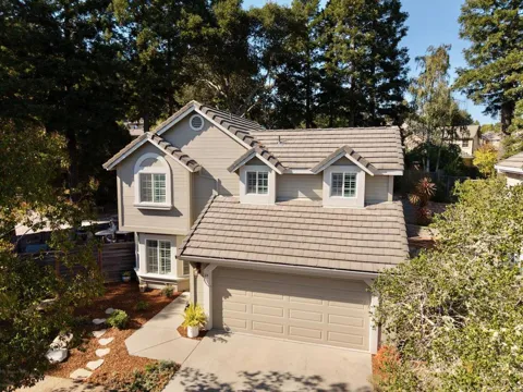 24 Coopers Hawk Court
