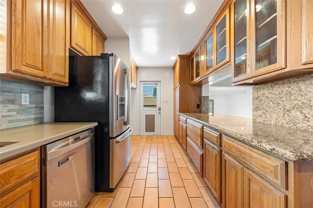 2903 Lincoln Burbank, CA 91504