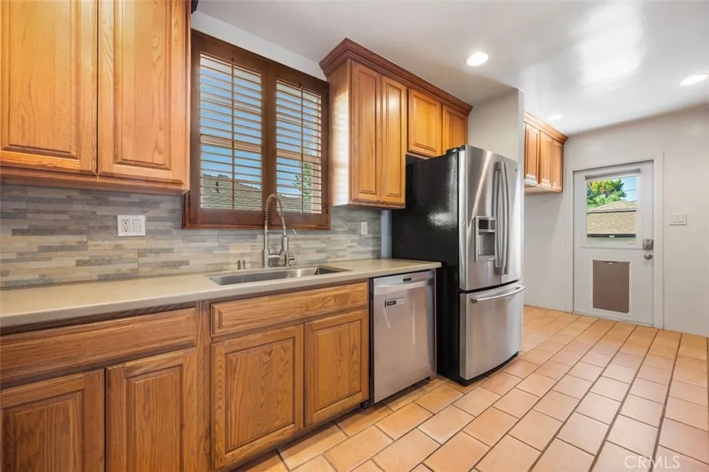 2903 Lincoln Burbank, CA 91504