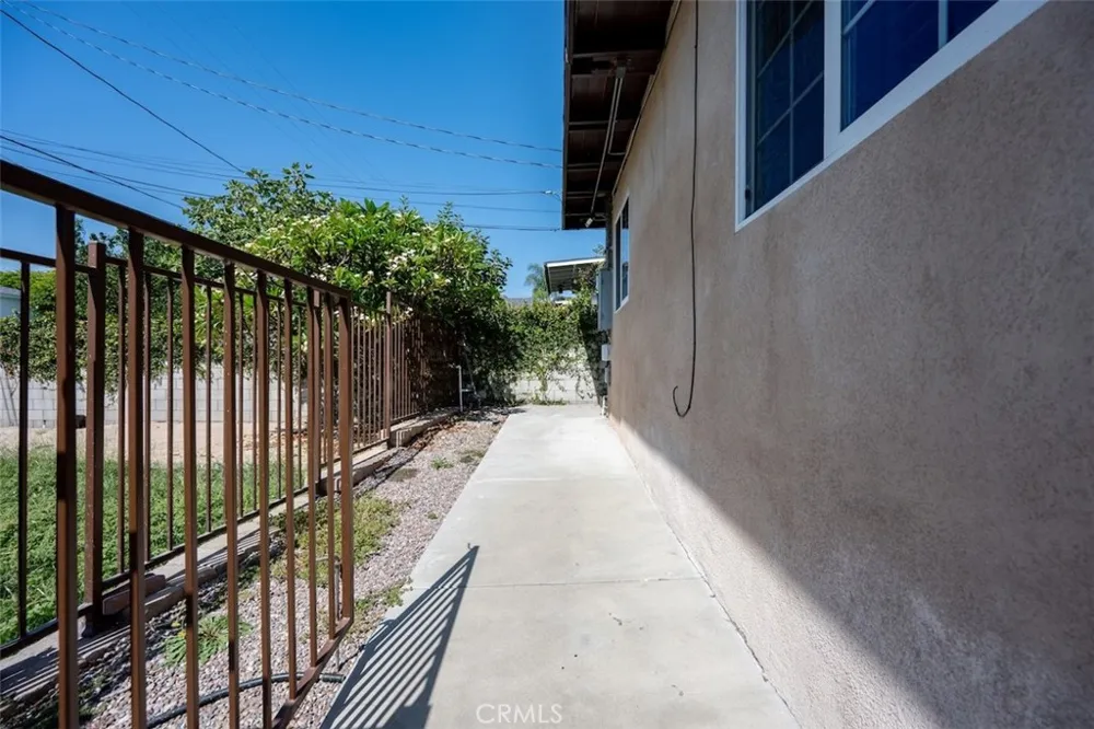 2903 Lincoln Burbank, CA 91504