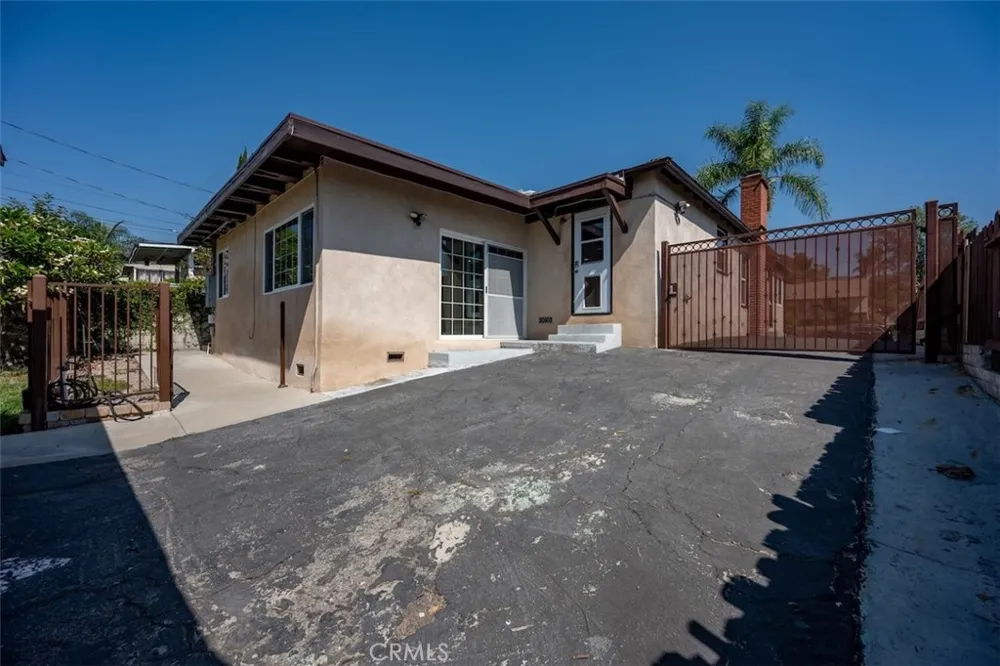 2903 Lincoln Burbank, CA 91504