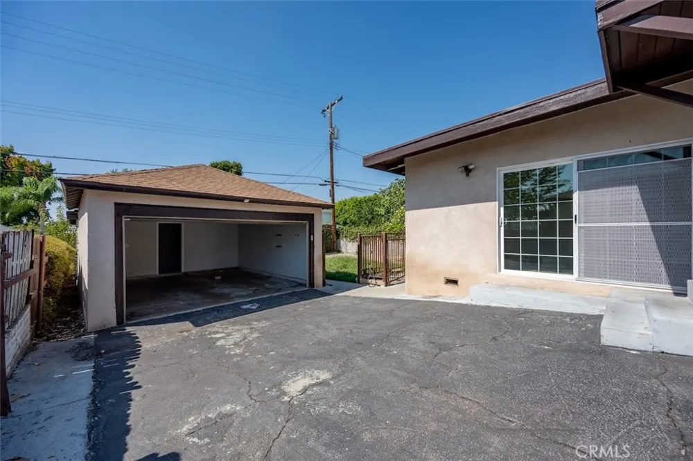 2903 Lincoln Burbank, CA 91504
