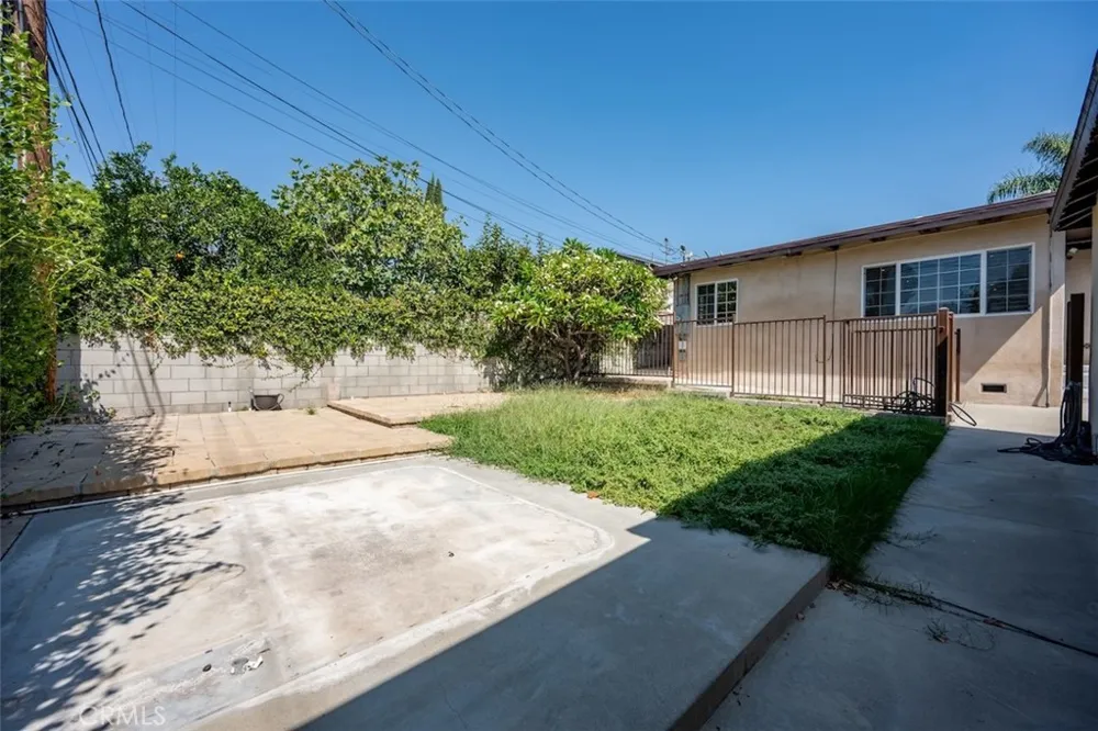 2903 Lincoln Burbank, CA 91504