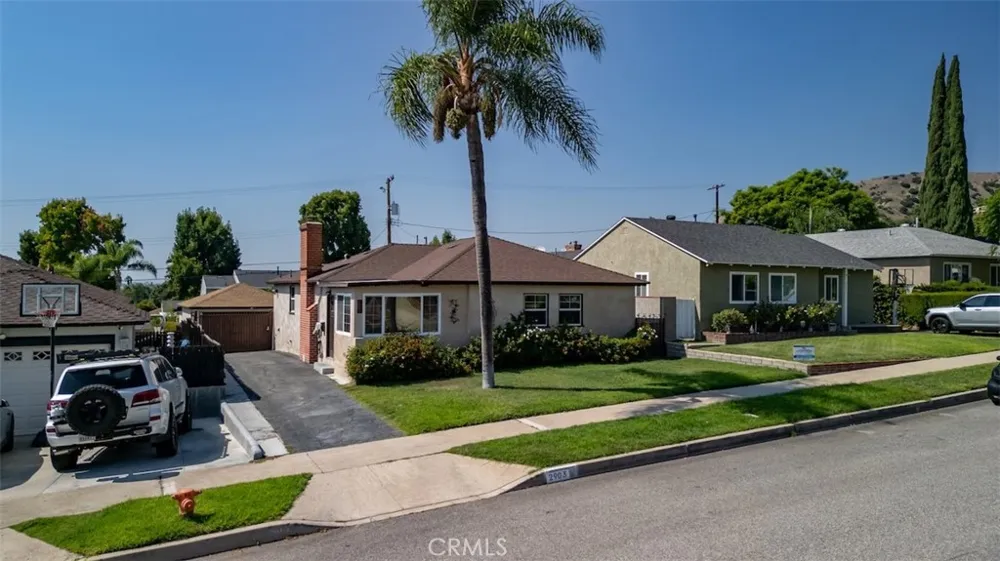 2903 Lincoln Burbank, CA 91504