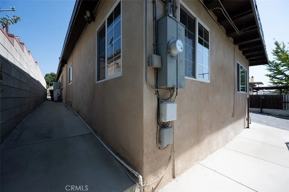 2903 Lincoln Burbank, CA 91504