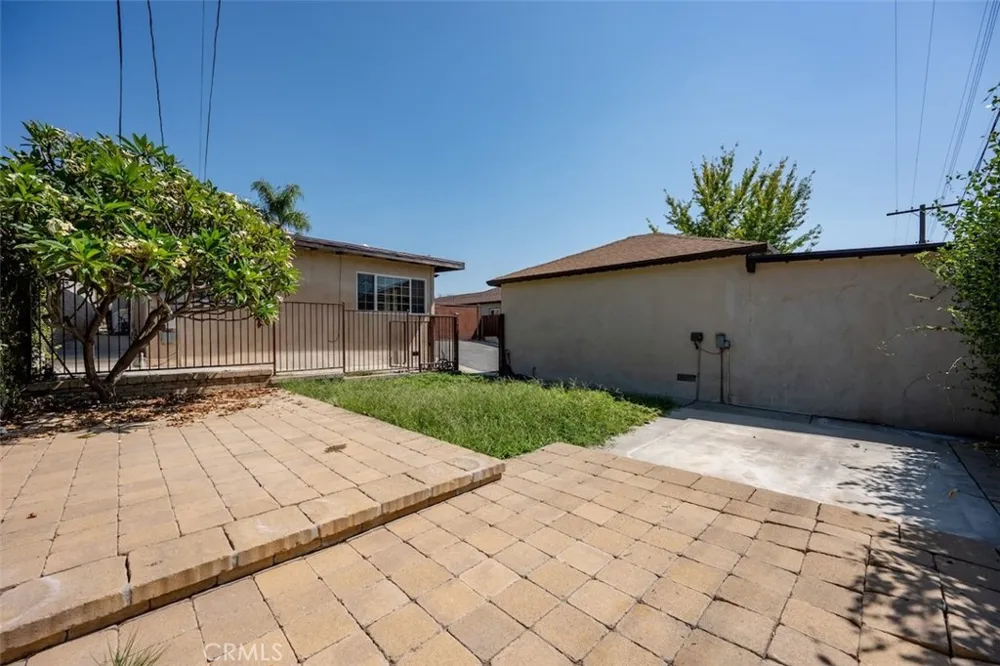 2903 Lincoln Burbank, CA 91504