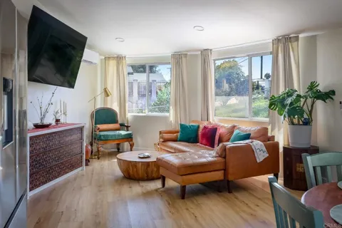 719 La Presa Avenue