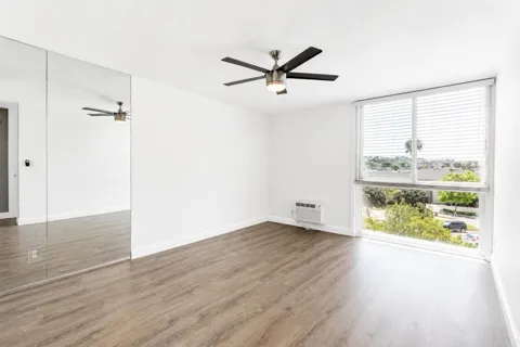 3050 Rue D'orleans #404
