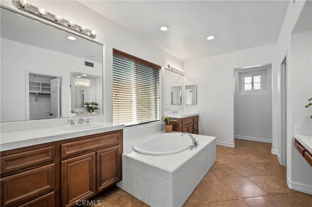 22 River Rock Court Azusa, CA 91702