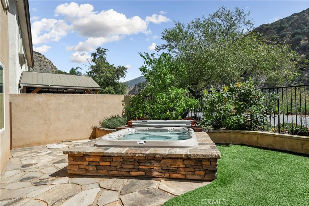 22 River Rock Court Azusa, CA 91702