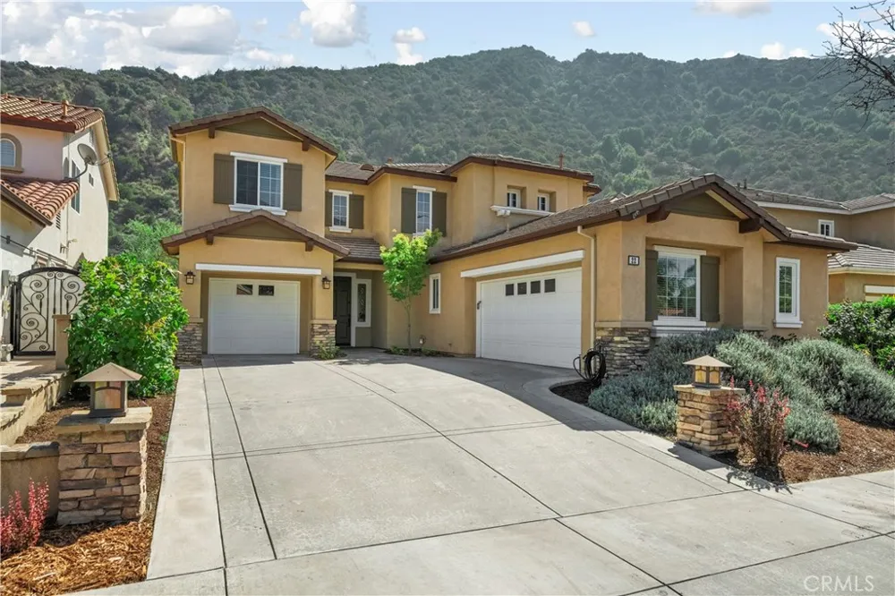 22 River Rock Court Azusa, CA 91702