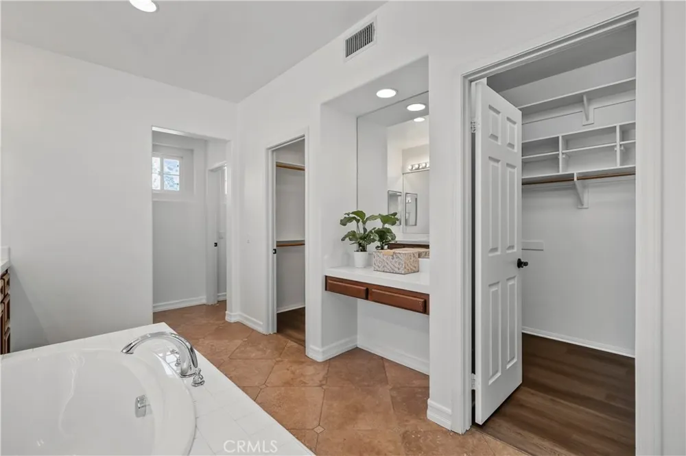 22 River Rock Court Azusa, CA 91702