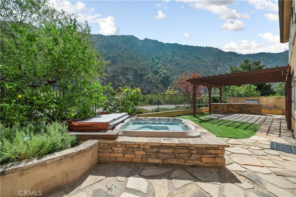 22 River Rock Court Azusa, CA 91702