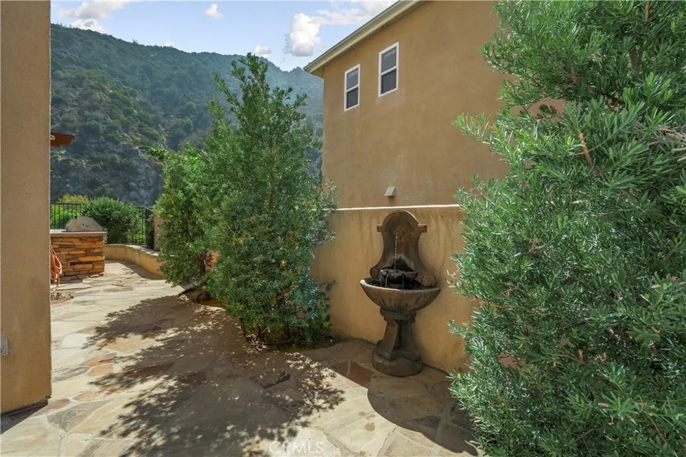 22 River Rock Court Azusa, CA 91702