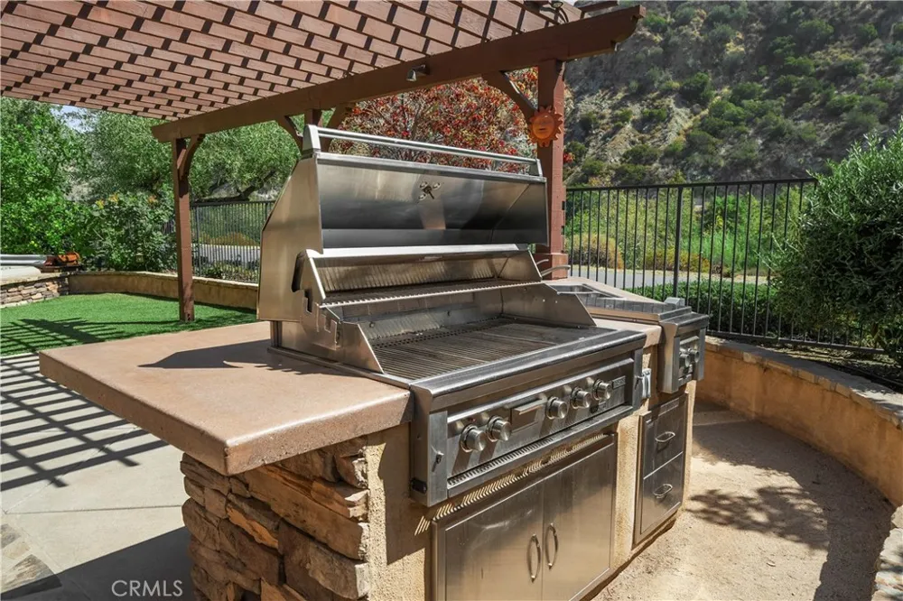 22 River Rock Court Azusa, CA 91702