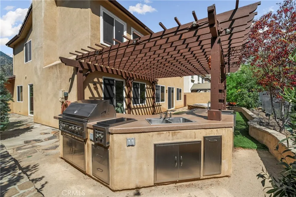 22 River Rock Court Azusa, CA 91702