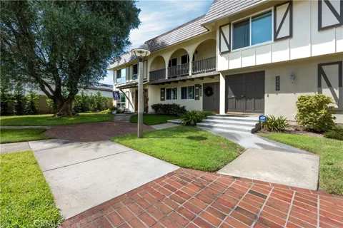 9857 Via Sonoma