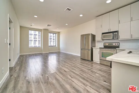 3810 Wilshire Boulevard #1001
