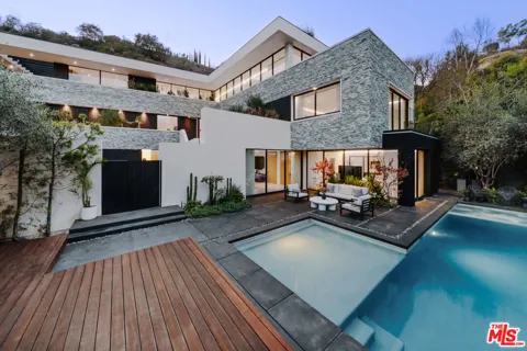 7681 Willow Glen Road