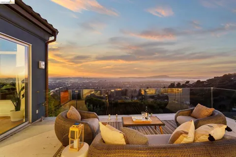 1442 Grand View Dr