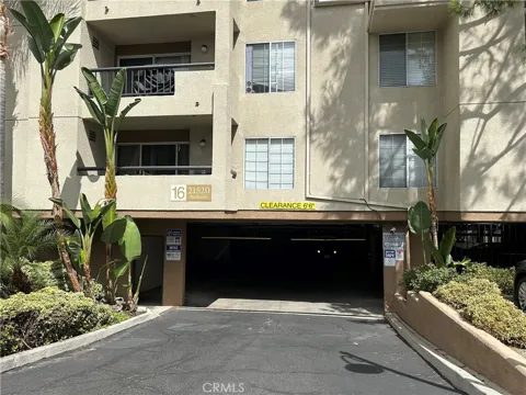21520 Burbank #303