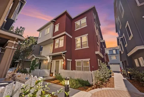 921 Alta Mar Terrace