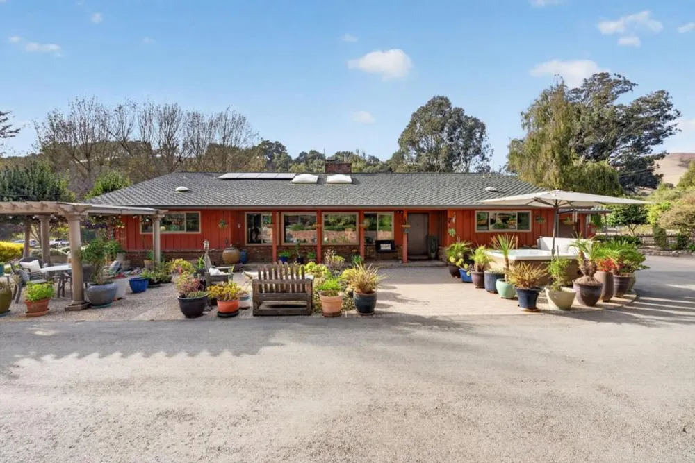 125 Old Stage Road Salinas, CA 93908
