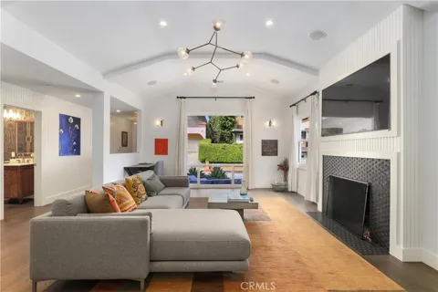 1633 Beverly Drive