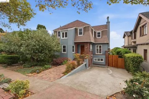 824 Oxford St