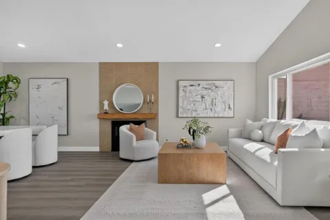 236 Ottawa Way