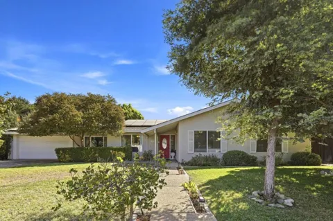 2874 El Camino Real