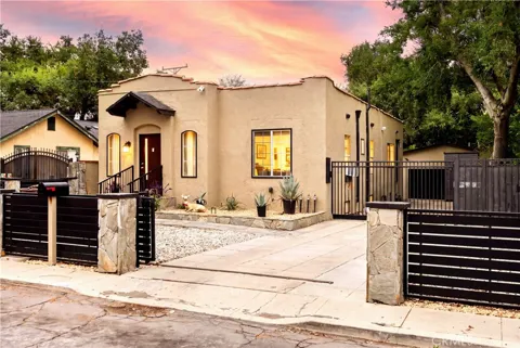 868 W Calaveras