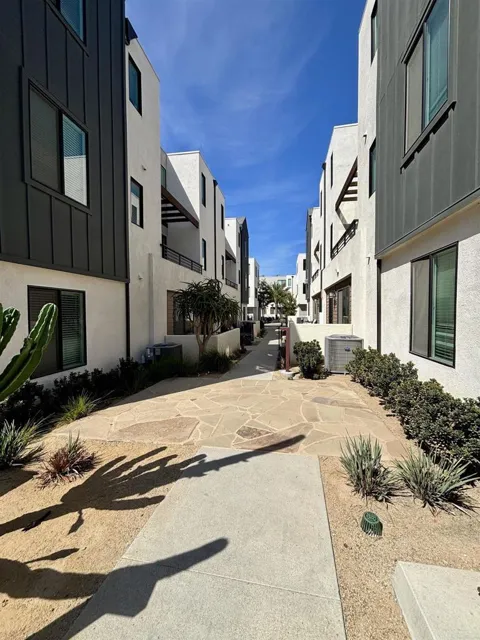 2405 Cascalote Loop