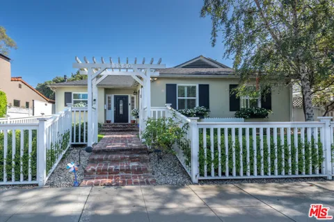 11350 Albata Street