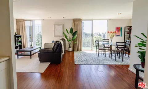 100 S Doheny Drive #711