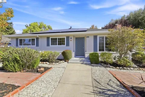 38454 Glenview Dr