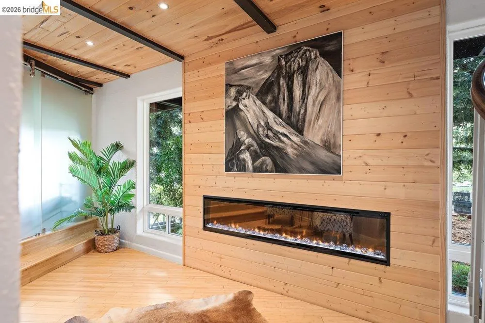 221 Amend Ct El Sobrante, CA 94803