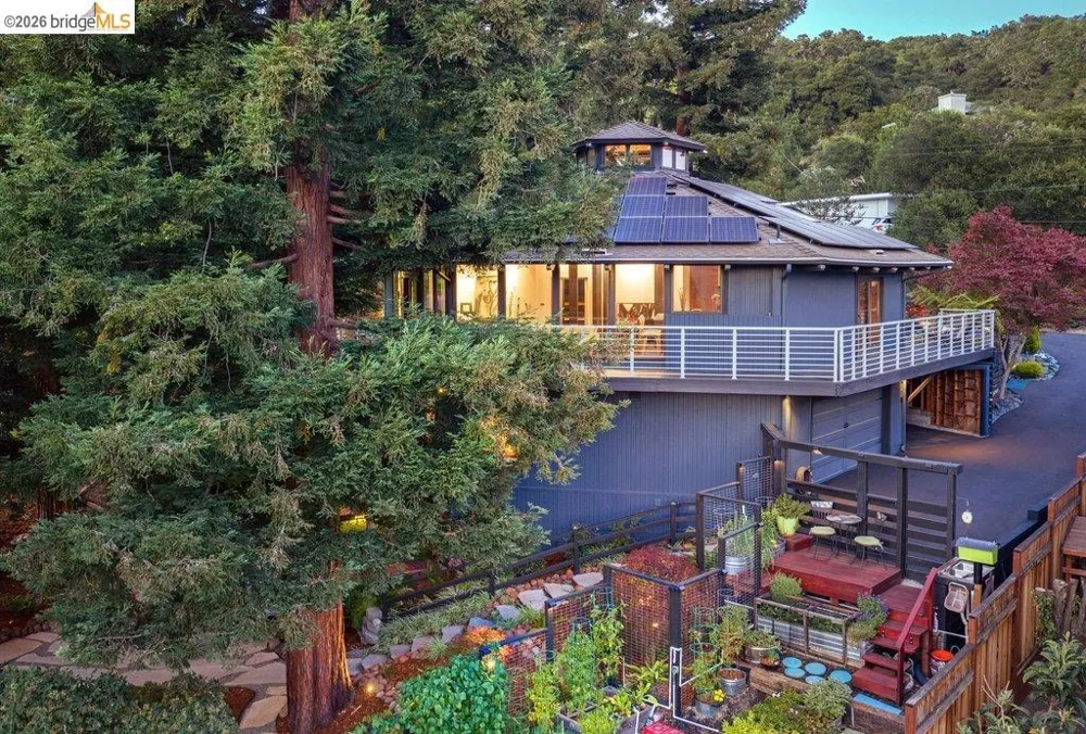 221 Amend Ct El Sobrante, CA 94803