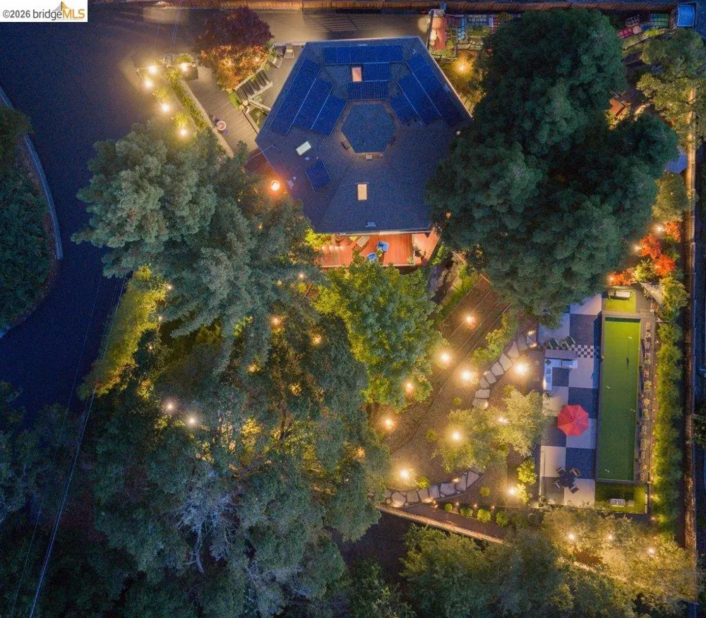 221 Amend Ct El Sobrante, CA 94803