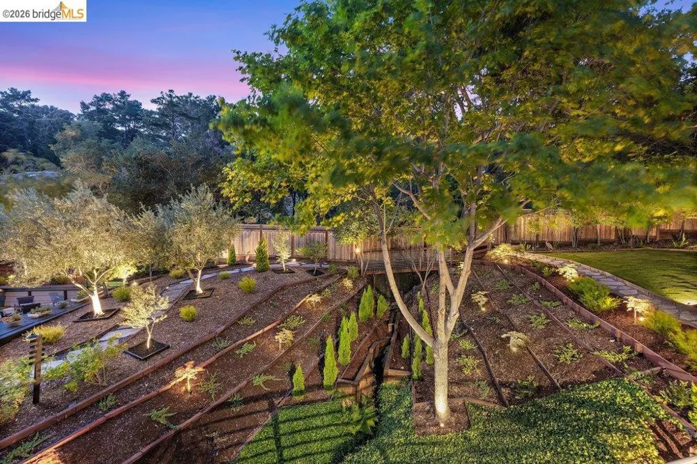 221 Amend Ct El Sobrante, CA 94803