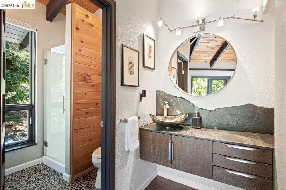 221 Amend Ct El Sobrante, CA 94803