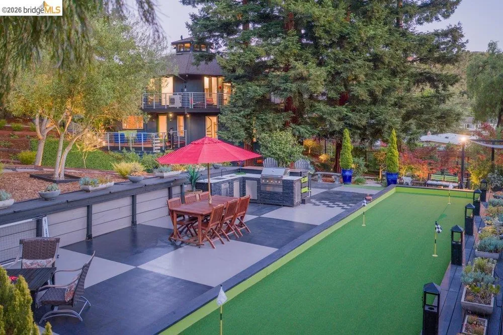 221 Amend Ct El Sobrante, CA 94803