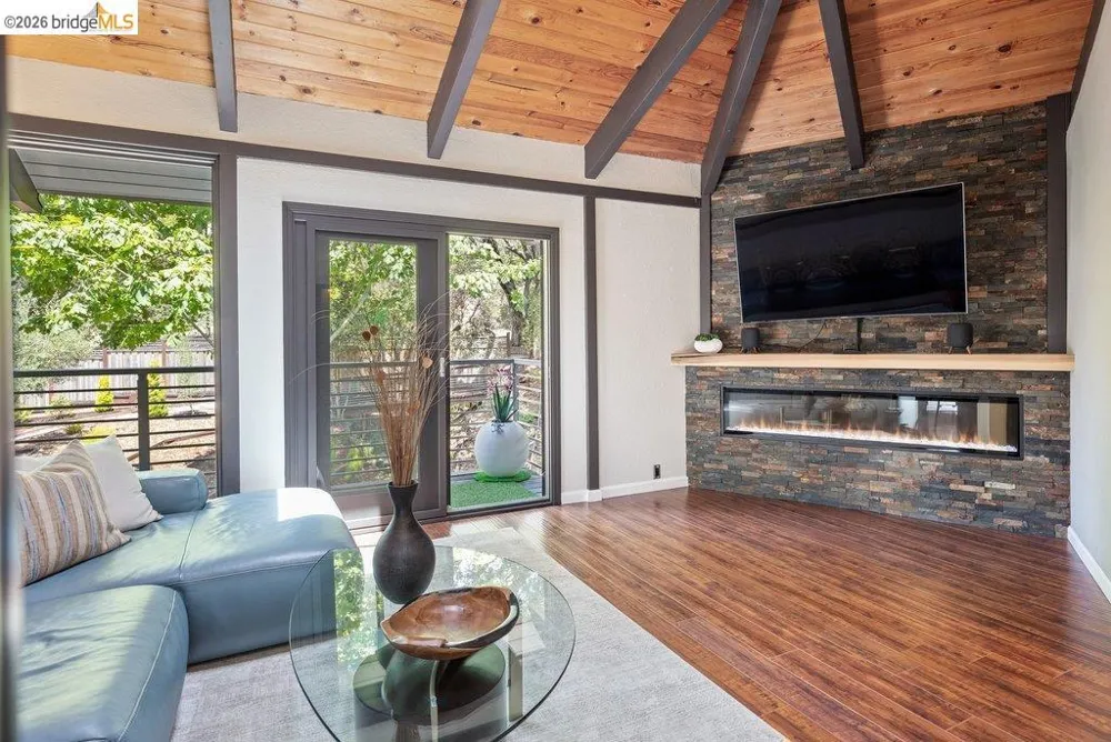 221 Amend Ct El Sobrante, CA 94803