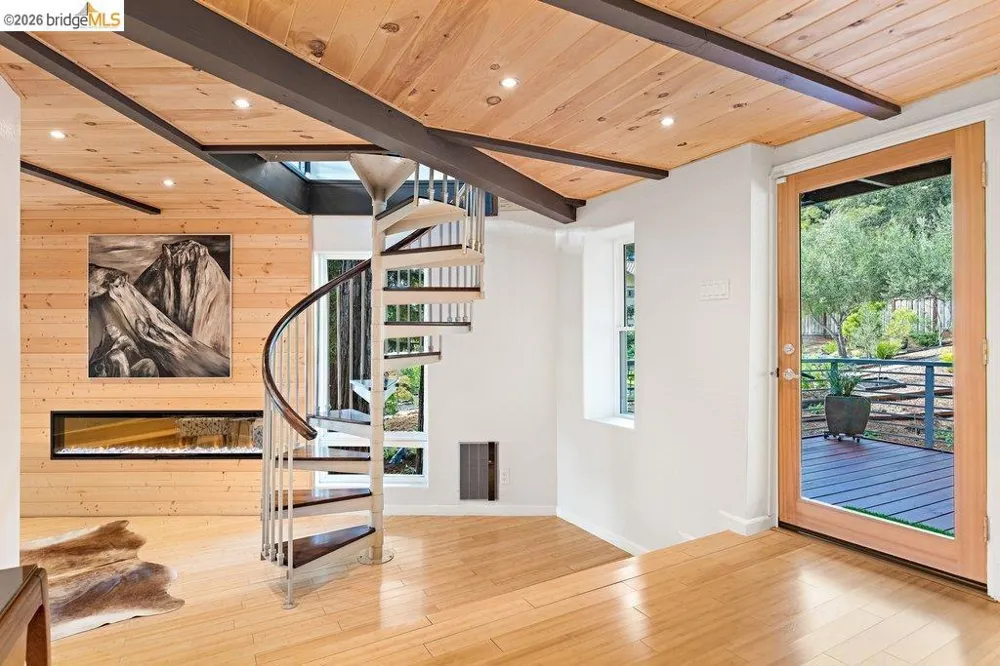 221 Amend Ct El Sobrante, CA 94803