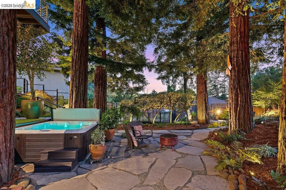 221 Amend Ct El Sobrante, CA 94803