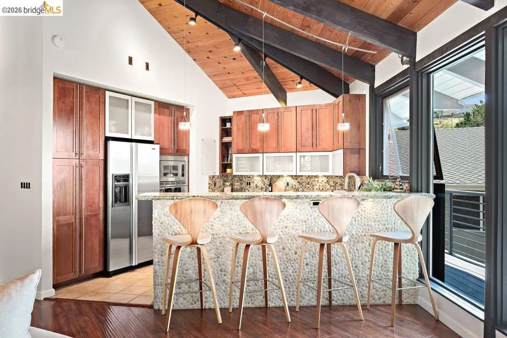 221 Amend Ct El Sobrante, CA 94803
