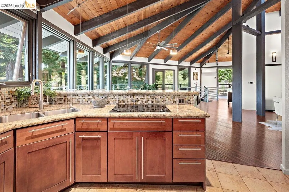221 Amend Ct El Sobrante, CA 94803