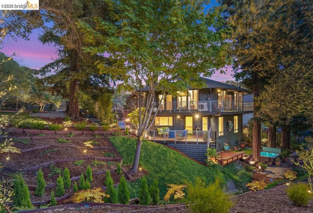 221 Amend Ct El Sobrante, CA 94803